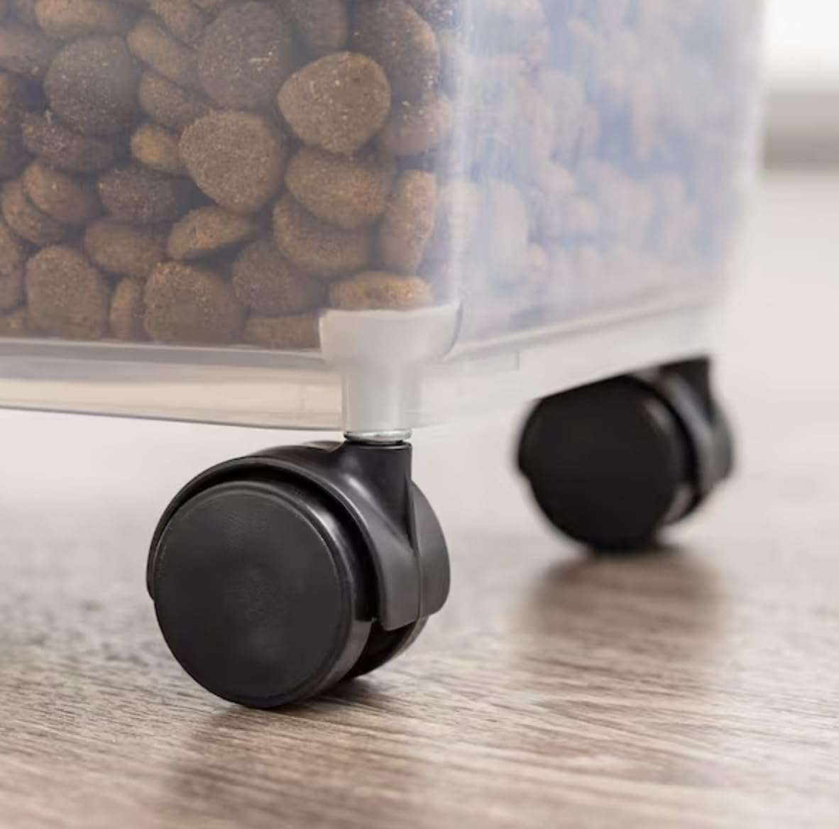 Airtight Pet Food Storage Combo with Scoop P1605